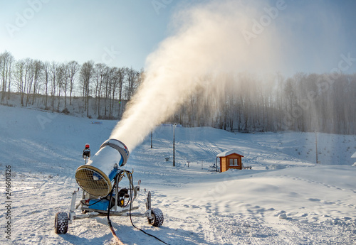Obraz na płótnie Snow gun machine producing fresh snow. w salonie