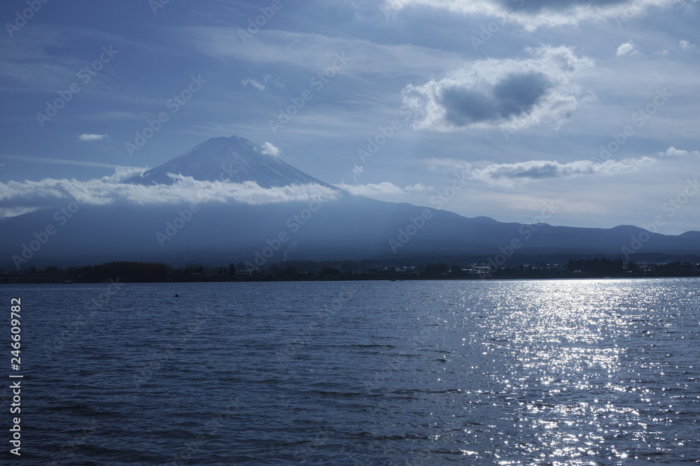 富士山と山中湖 富士山と山中湖