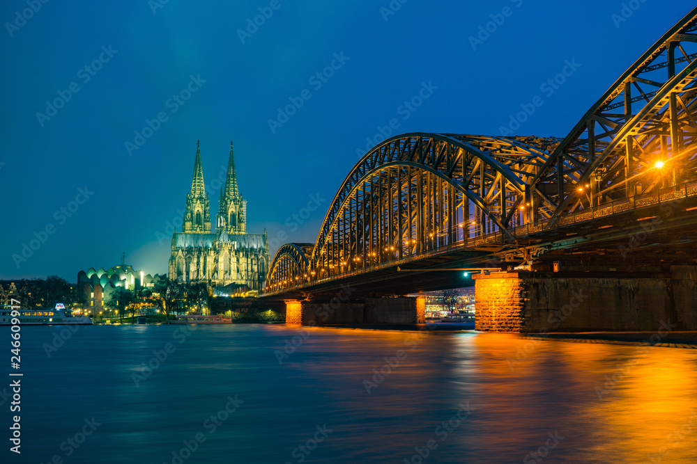 Fototapeta premium Cologne by Night