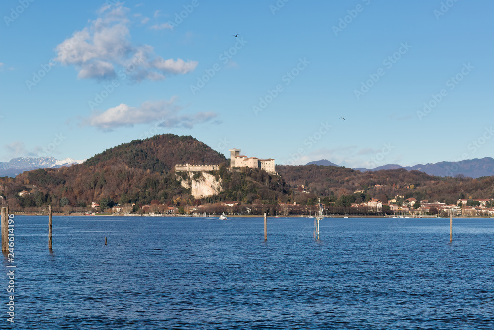 Obraz premium The castle of Angera on Lake Maggiore