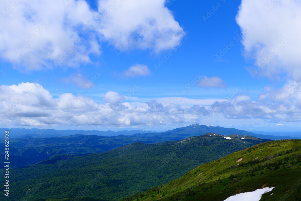 十和田八幡平国立公園。八幡平頂上より秋田方面を望む。岩手　日本。６月下旬。