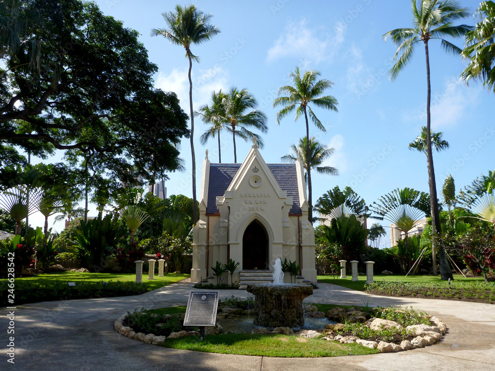 Kawaiaha‘o Fountain and The tomb of William Charles Lunalilo