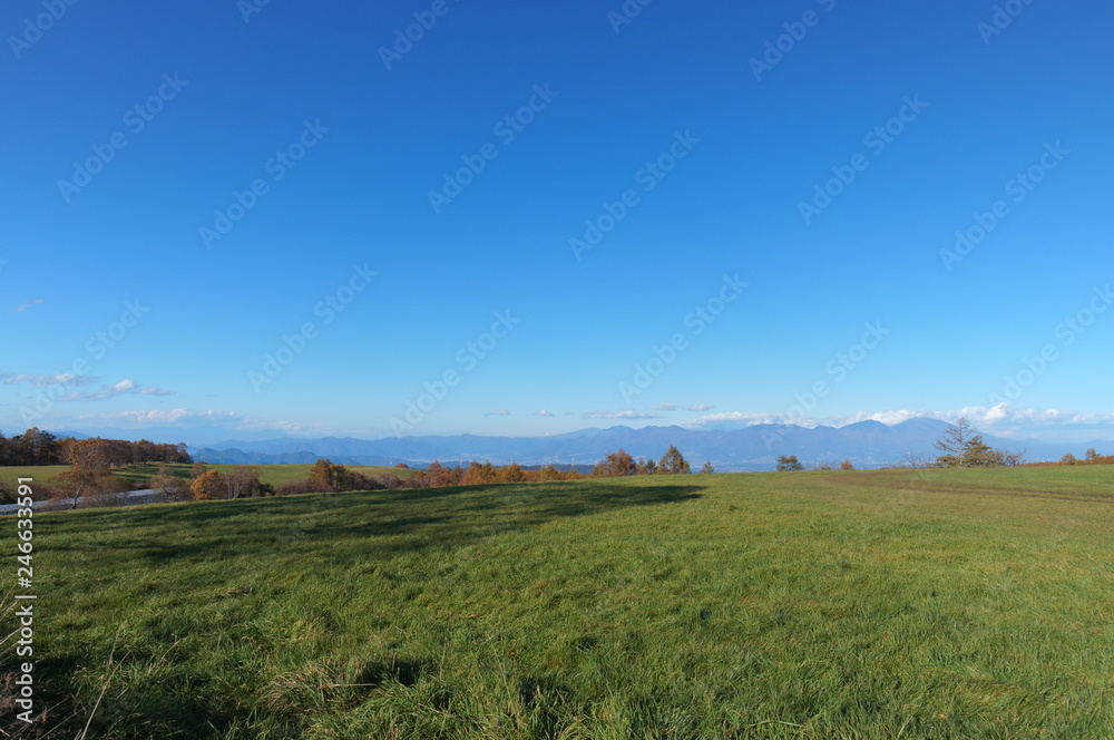 Fototapeta premium 日本 長野県 長門牧場 快晴 晴れ 空