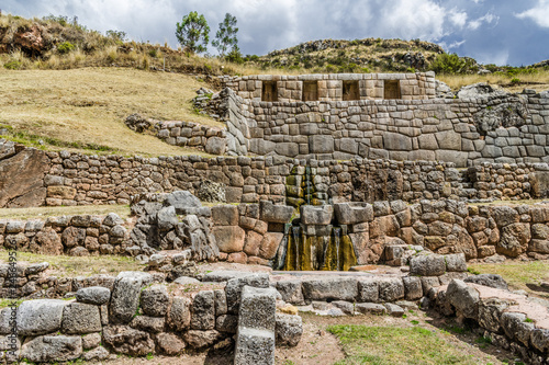From the walls of the ancient temple of the Inca Tambomachay flowing water cold and clean sources.