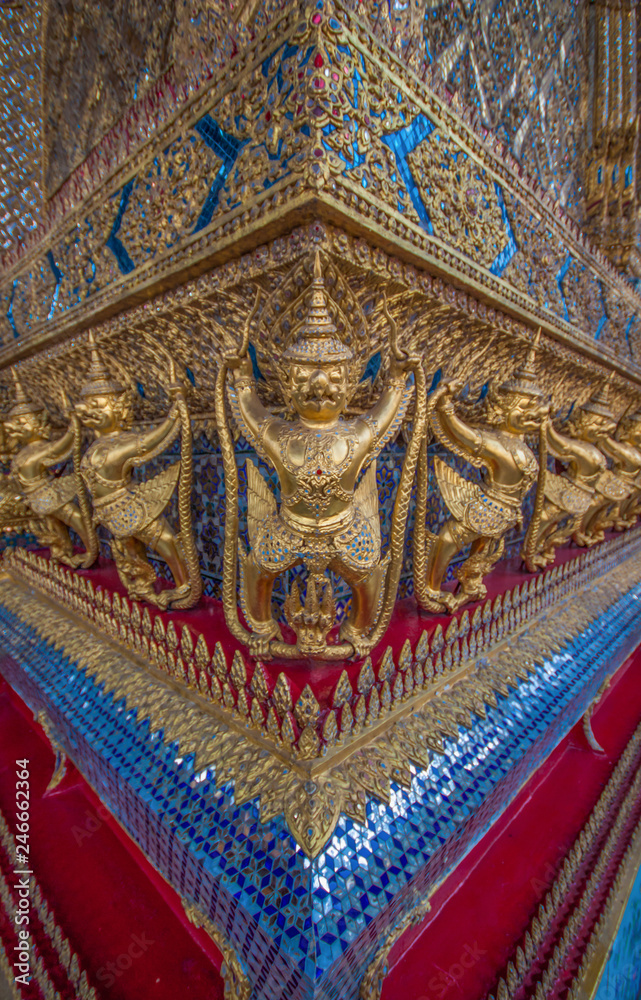 Obraz premium Bangkok, Thailand - the Grand Palace is a complex of buildings at the heart of Bangkok, composed by dozens of temples and buildings