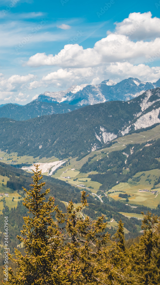 Fototapeta premium Smartphone HD wallpaper of beautiful alpine view at Leogang - Tyrol - Austria