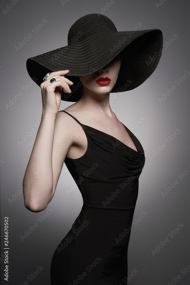 Fototapeta portret młodej damy z czarny kapelusz i strój wieczorowy