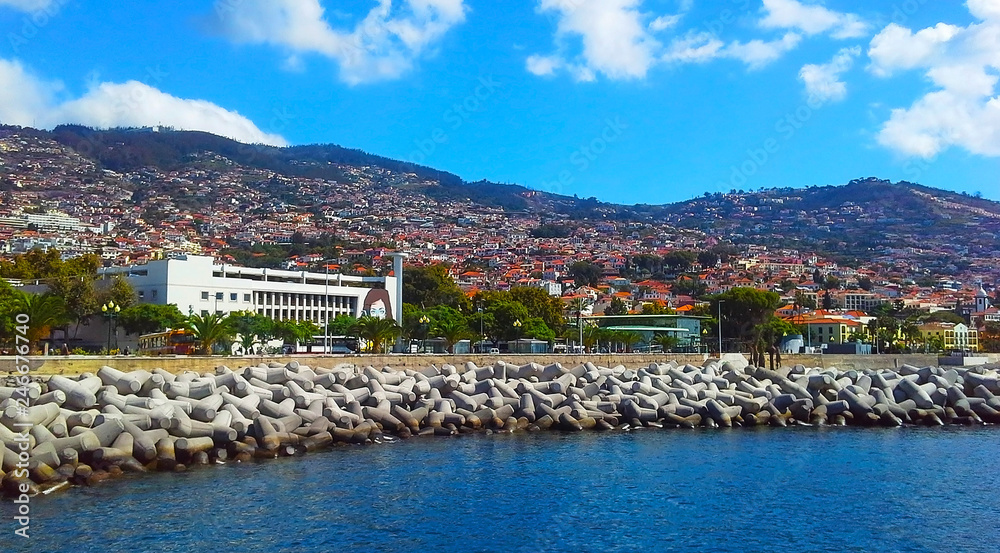Φωτογραφία Funchal, Madeira - Oktober 2015: Panoramic view of city Funchal, Madeira Island