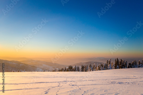Fototapeta Naklejka Na Ścianę i Meble -  Winter trekking Beskidy mountains Rysianka