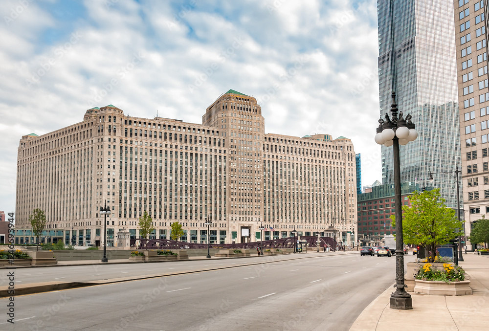 Urban landscape with view to Merchandise Mart, is a commercial building located in the downtown of Chicago, Illinois, USA Urban landscape with view to Merchandise Mart, is a commercial building located in the downtown of Chicago, Illinois, USA