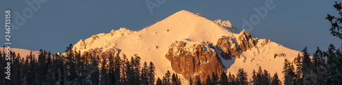 Fotografía lassen at dusk
