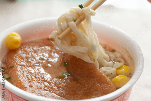きつねうどんの即席麺