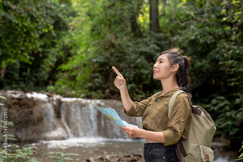 The lifted girl smiled happily in the hand with a backpack map.