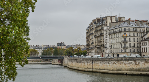 Landscape of Seine River with old bridges © Phuong