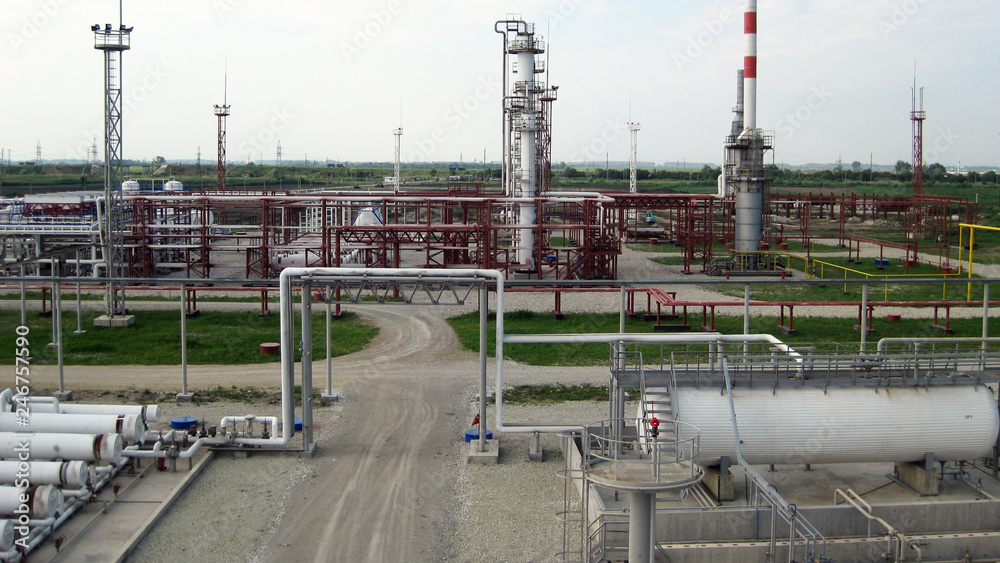 Oil refinery, primary oil refining