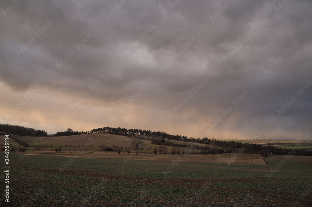 Obraz premium Landschaft im Winter mit wenig Schnee