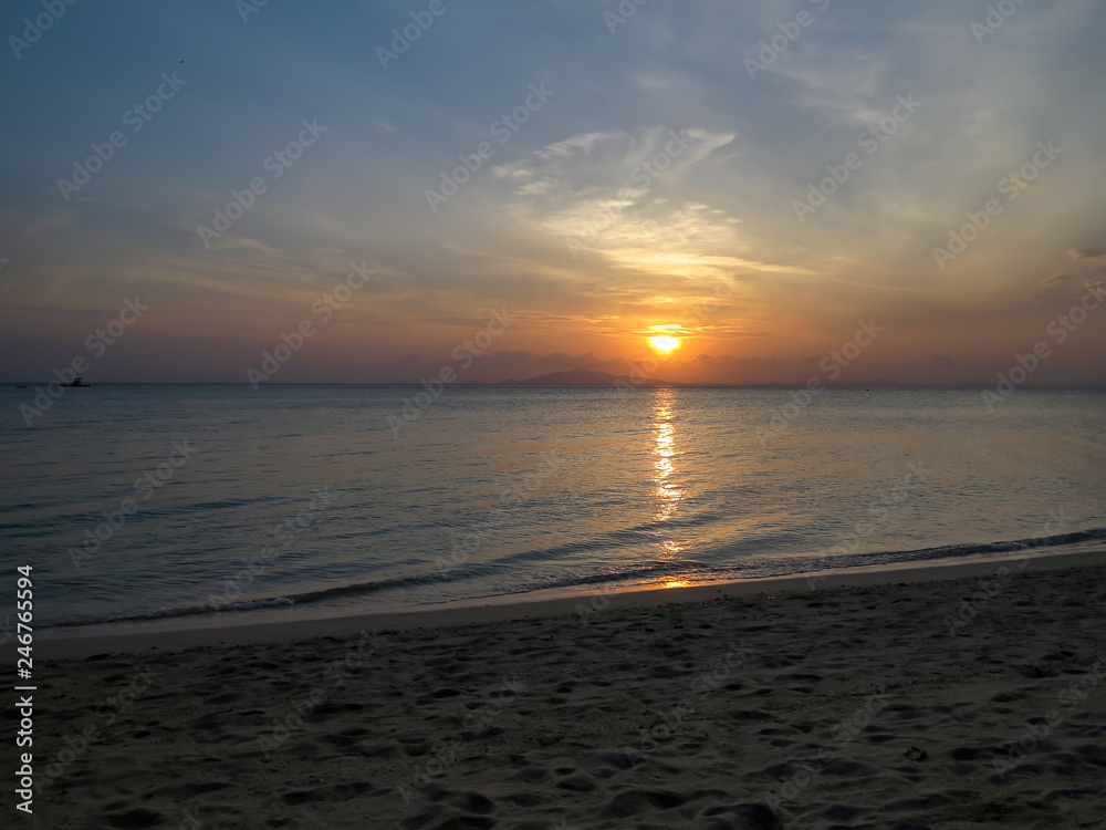 Fototapeta premium sunset over the sea