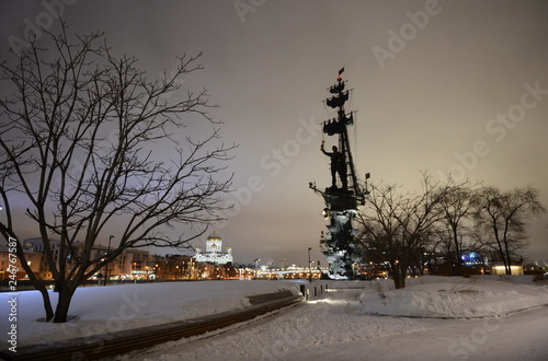 Night monument to Peter the great From the Moscow Park 