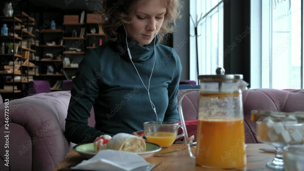 Attractive young woman with tablet in cafe, freelancer concept Attractive young woman with tablet in cafe, freelancer concept