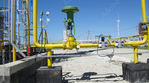 Oil refinery, primary oil refining