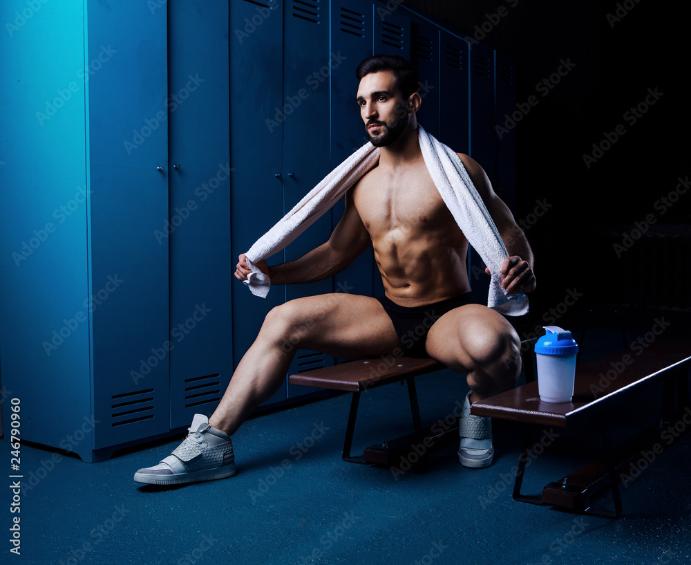Obraz premium man in the locker room