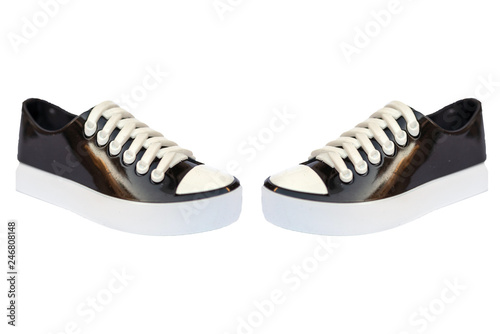 scarpe da ginnastica bianche e nere su sfondo bianco photo