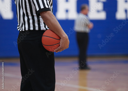 Canvastavla two referees