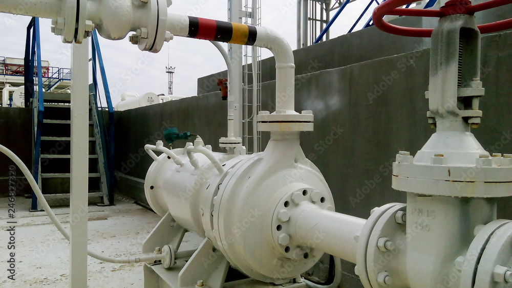 The pump for pumping hot products of oil refining The pump for pumping hot products of oil refining