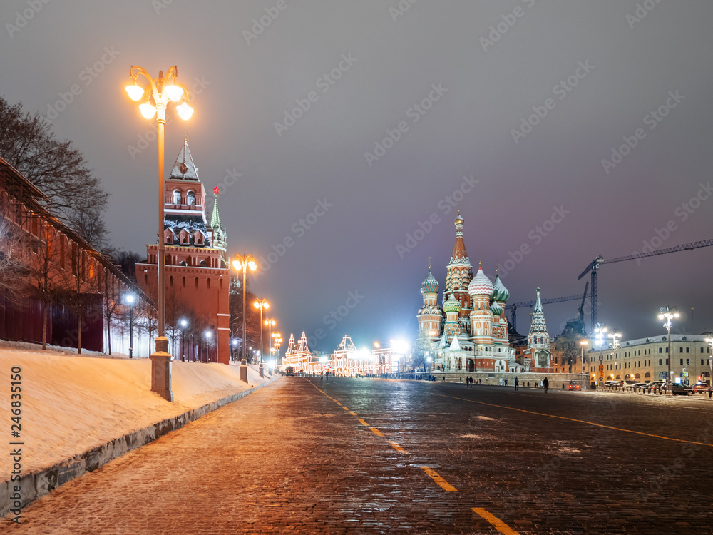 Obraz premium Famous landmarks - St. Basil Cathedral on Red square in Kremlin. Winter evening in Moscow, Russia.