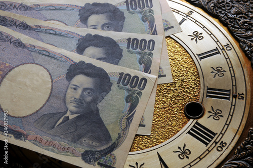Silvana Comugnero ft8112_5529 日本円 Japanese yen Japanski jen money photo