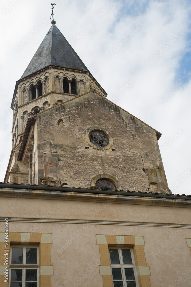 Fototapeta premium Cluny, Frankreich: Kirchturm und Chor der Abtei
