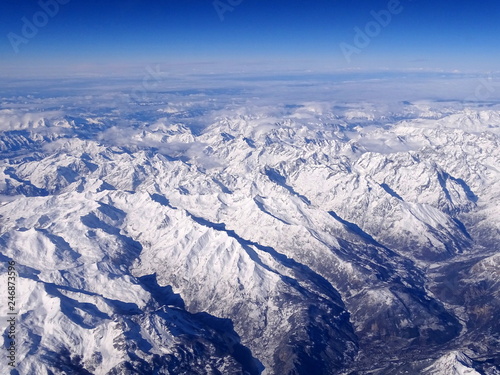 Blick aus dem Flugzeug über die Alpen