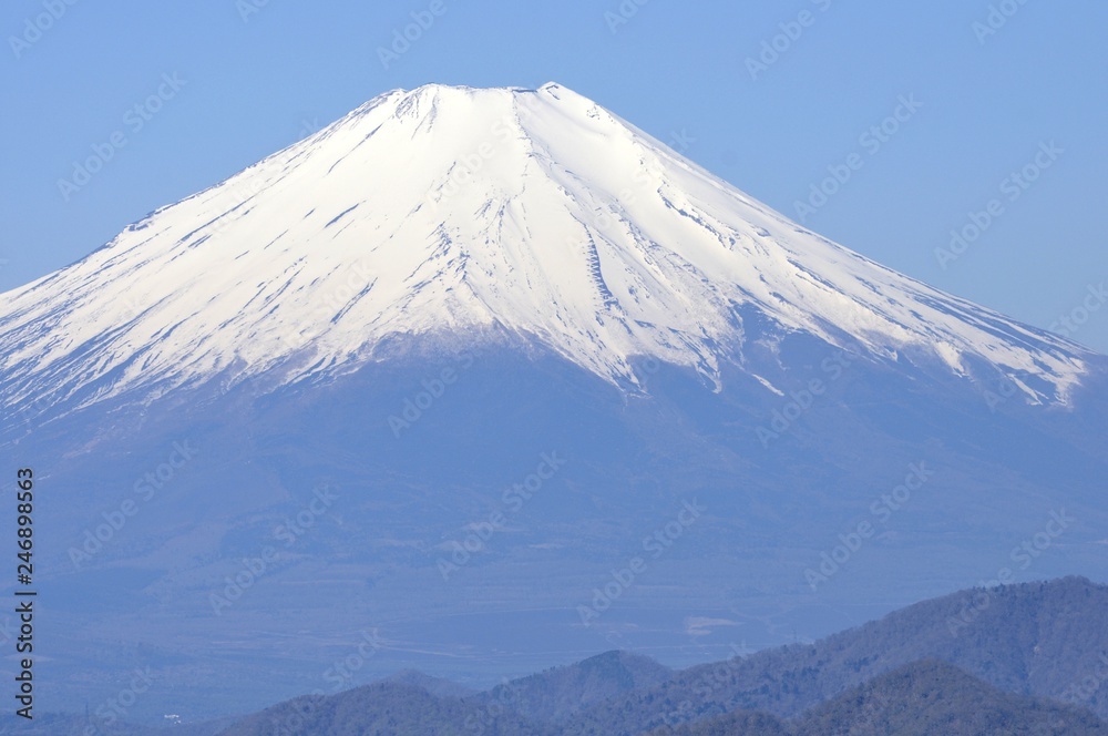丹沢姫次から春の富士山