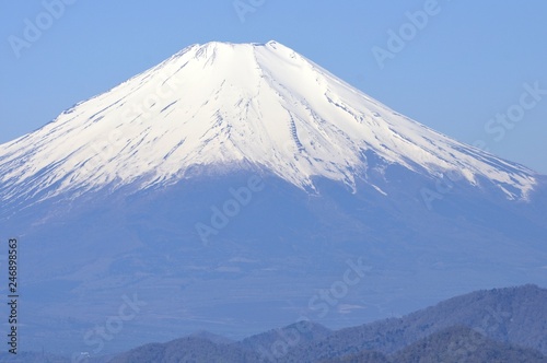 丹沢姫次から春の富士山