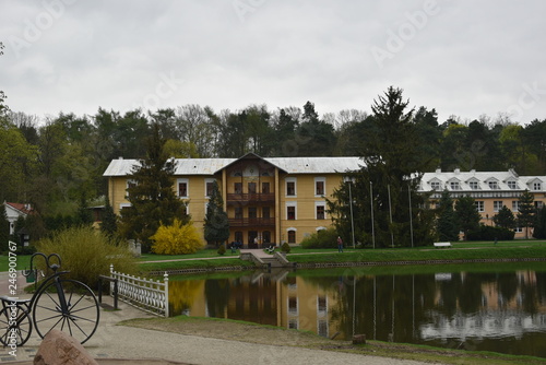 Obraz na płótnie park zdrojowy w Nałęczowie w salonie