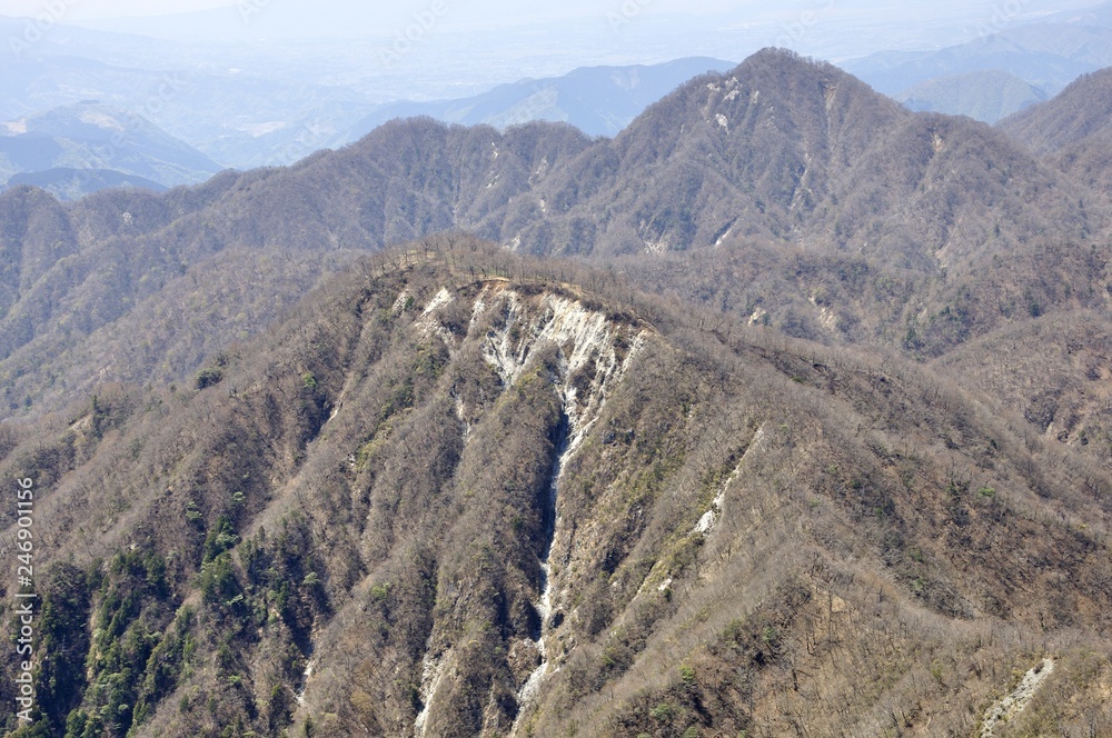 同角ノ頭と絶壁の臼ヶ岳