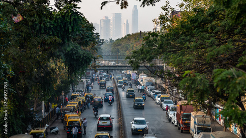 Fototapeta Naklejka Na Ścianę i Meble -  view from a bridge of a traffic city of bombay during a day