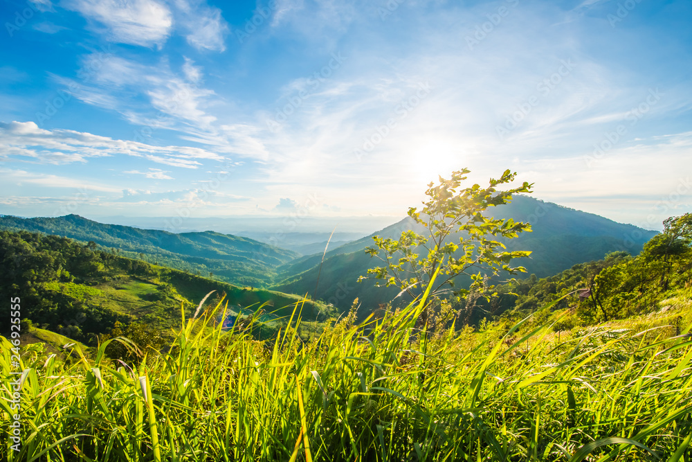 Obraz premium Mountains in bright days.13