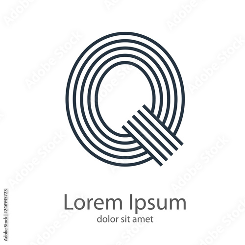 Logotipo con letra Q mayúscula con líneas paralelas en color gris