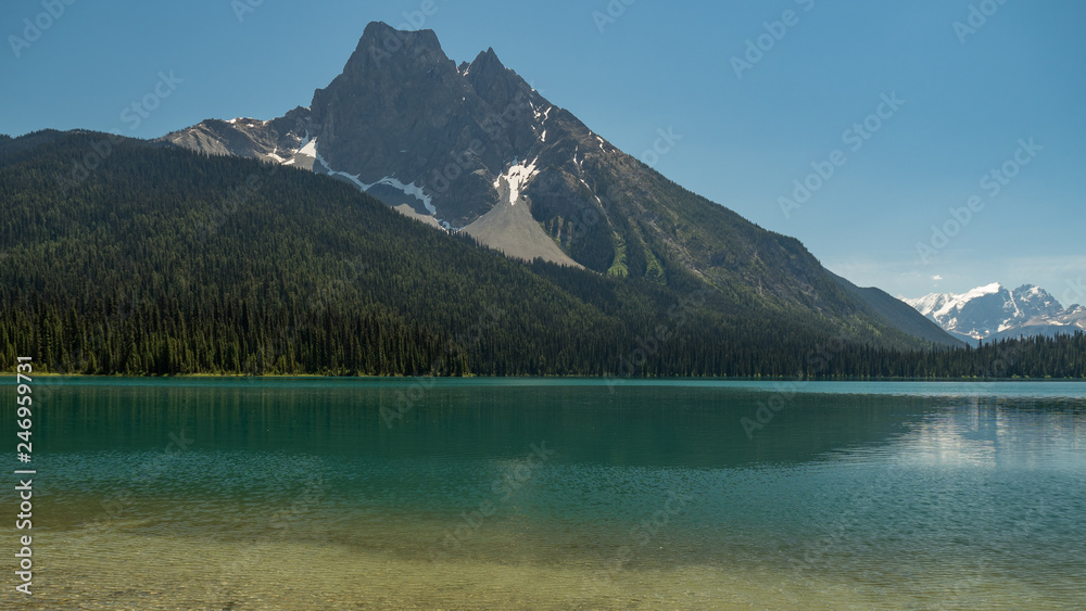 Obraz premium Fantastic view over Emerald lake