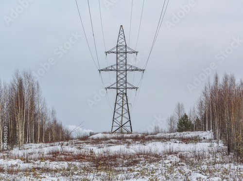 Support line vyskokovolnoy transmission in winter with a cloudy sky © AlexKR