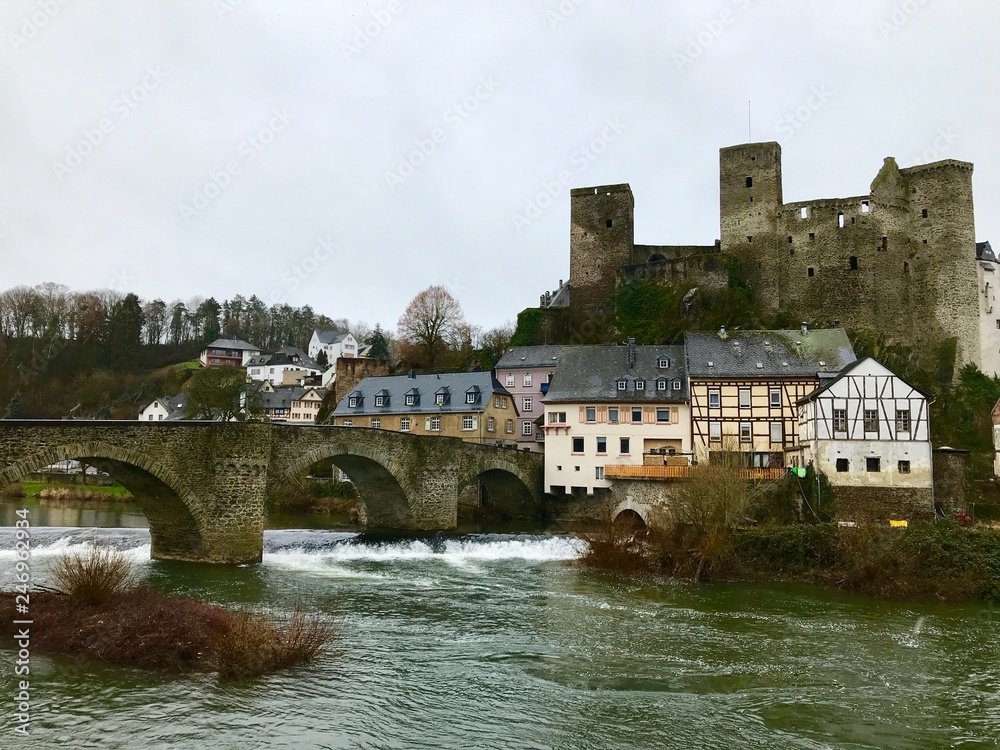 Obraz premium Altstadt / Burg Runkel in Runkel an der Lahn (Hessen)