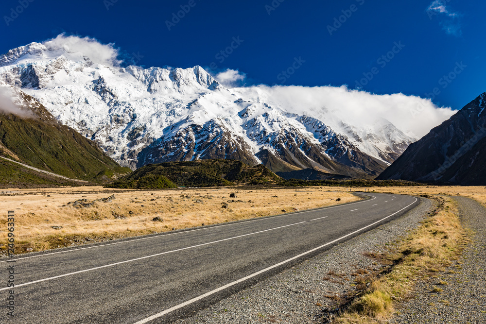 Naklejka premium Hooker Valley Track in Aoraki National Park, New Zealand, South Island