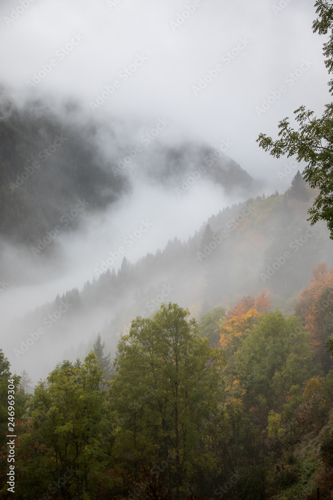 Die wunderbare Welt des Wallis im Herbst