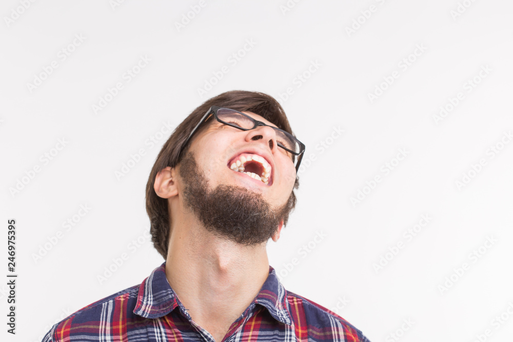 Obraz premium Expression and gesture concept - Handsome man with glasses laughing over white background