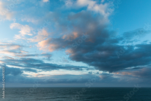 Wolken   ber der Irischen See