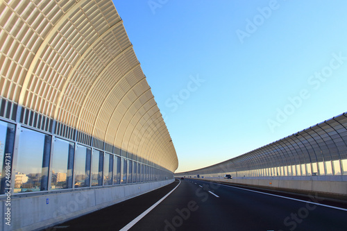 高速道路　交通風景 © takadahirohito