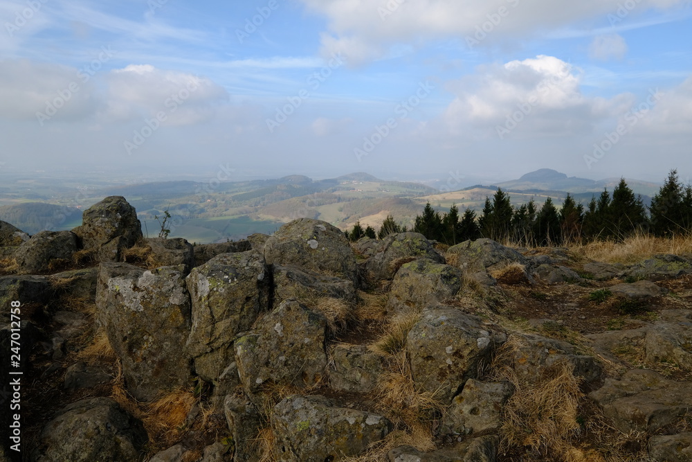 Wasserkuppe und Pferdskopf in der Rhön im Herbst, Biosphärenreservat Rhön, Hessen, Deutschland Wasserkuppe und Pferdskopf in der Rhön im Herbst, Biosphärenreservat Rhön, Hessen, Deutschland