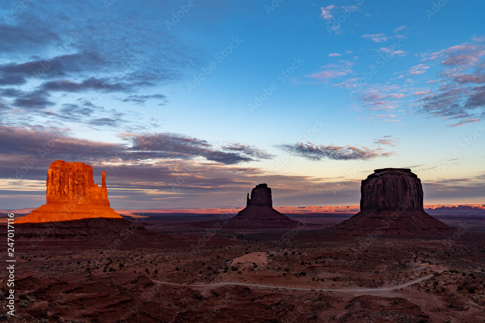 MONUMENT VALLEY SUNSET