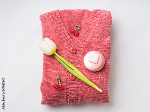 Coral woman's cardigan with tulip and heart